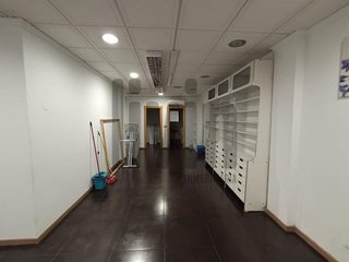 Local comercial en alquiler en Avda de Madrid - Pº de la Estación en Jaén