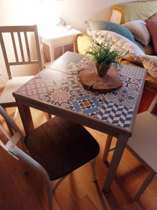 Conjunto mesa y 2 sillas