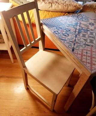Conjunto mesa y 2 sillas