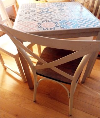 Conjunto mesa y 2 sillas
