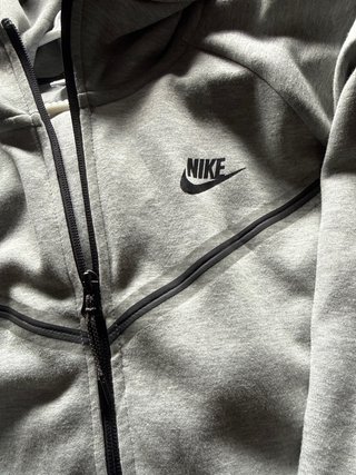 Sudadera Nike Tech gris
