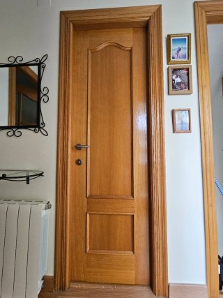 Puerta de paso de madera