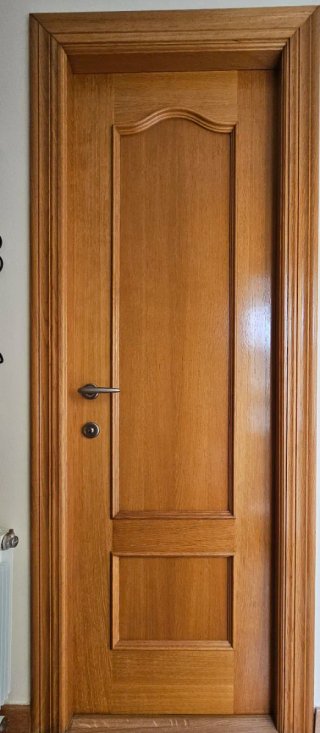 Puerta de paso de madera
