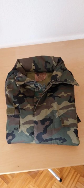 Chaquetón militar boscoso