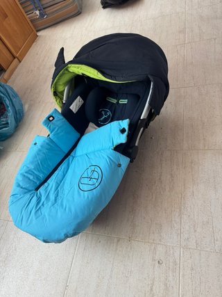 carrito de bebe y niño + silla de coche.