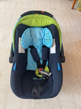 carrito de bebe y niño + silla de coche.