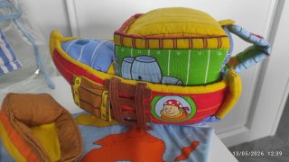 Barco pirata de tela con marionetas