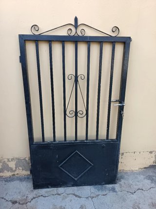 Puerta de hierro de forja
