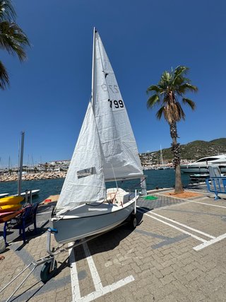 Barco de vela inglés fibra Gull carrito y remolque