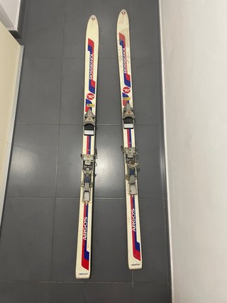 vintage Rossignol "Olympique" skies