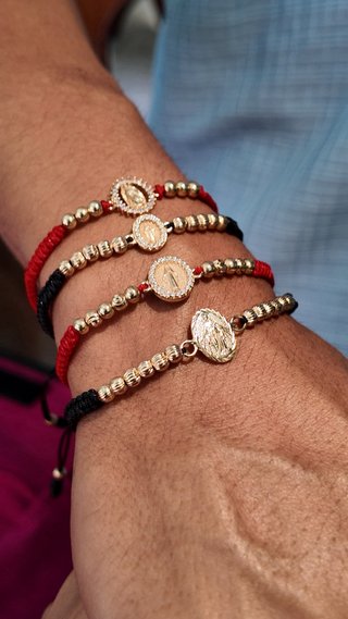 Cadenas de oro con dijes
