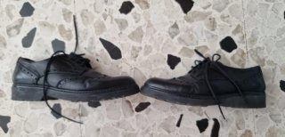 Scarpe eleganti nere con lacci