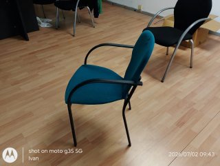 5 Sillas oficina azul. suelas 20€ las 5 80€