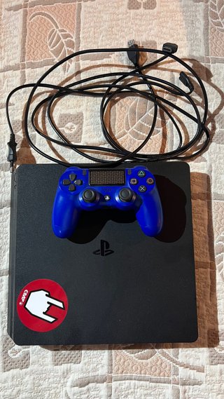 PS4 (PlayStation 4) + 2 Mandos + 2 Juegos