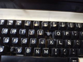Maquina de escribir vintage electrónica