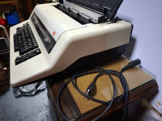 Maquina de escribir vintage electrónica