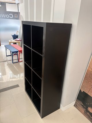 Mesa de cristal, sillas, electrodomésticos