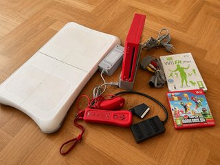 Nintendo Wii Roja + Wii Fit + Mario Bros