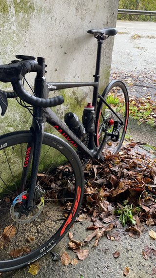 Bicicleta de carretera de carbono talla 56 Cube