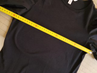 Camiseta negra mangas abullonadas H&M