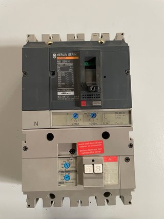 Merlin Gerin / Schneider Compact NS250N.