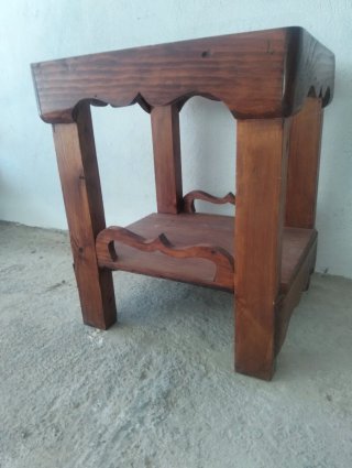 Mesita auxiliar madera maciza cristal. Pieza unica