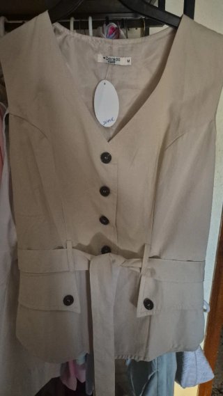 Se venden ropa varia