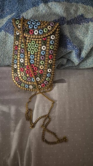 Se venden ropa varia