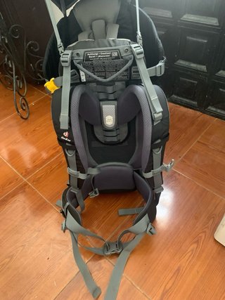 Mochila Portabebés Deuter Negra/Gris