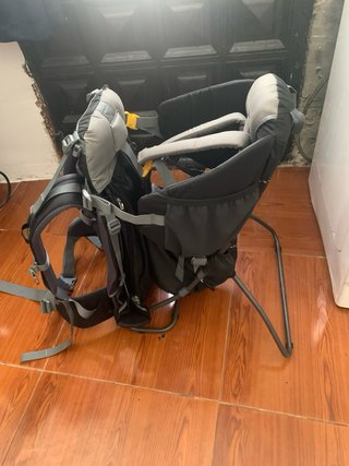 Mochila Portabebés Deuter Negra/Gris