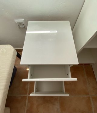 Base cama + mesilla + estantería blanco (+cómodas)