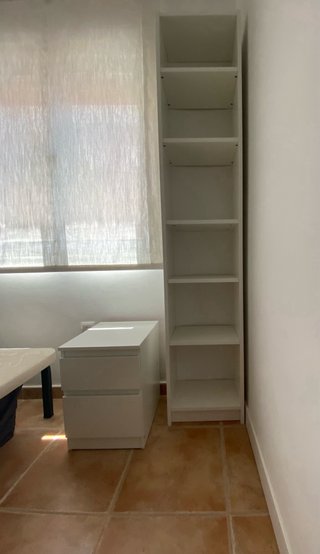 Base cama + mesilla + estantería blanco (+cómodas)