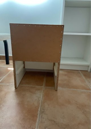 Base cama + mesilla + estantería blanco (+cómodas)