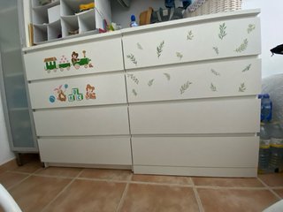 Base cama + mesilla + estantería blanco (+cómodas)