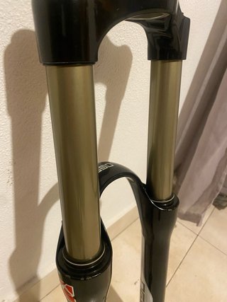 Horquilla de enduro 27.5 marca marzocchi R35 160mm