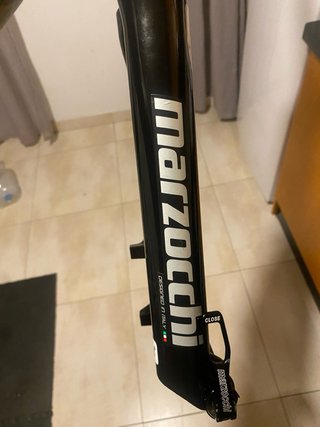 Horquilla de enduro 27.5 marca marzocchi R35 160mm