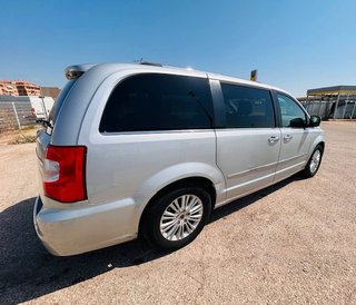 Lancia Voyager 2012