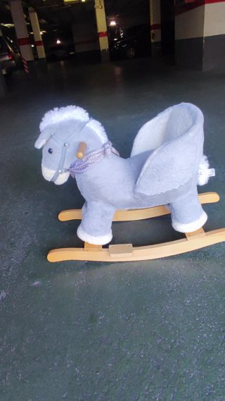 Caballito balancín de peluche para bebé