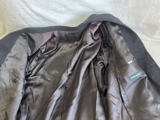 Traje negro Springfield