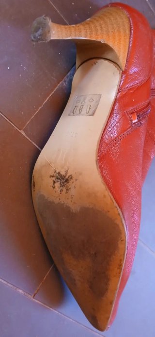 Botines tacón rojo