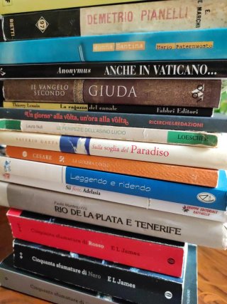 Libri vari di storie, curiosità, biografie, gialli