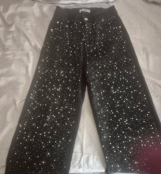 Se venden vaqueros sin extrenar y ropa varia