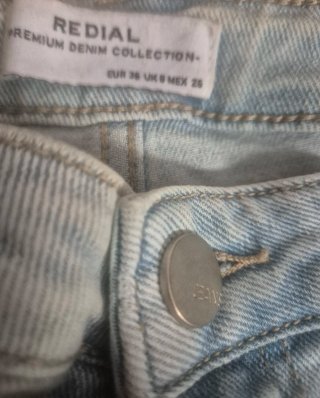 Se venden vaqueros sin extrenar y ropa varia