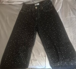 Se venden vaqueros sin extrenar y ropa varia