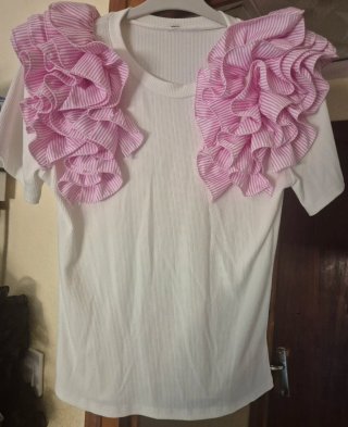 Se venden vaqueros sin extrenar y ropa varia