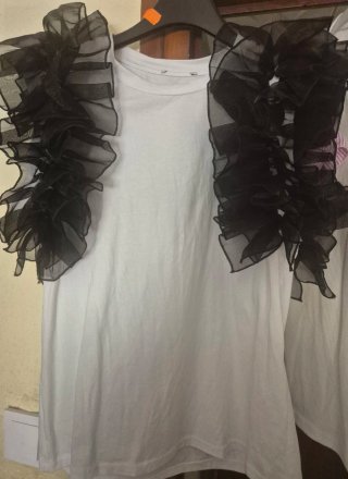 Se venden vaqueros sin extrenar y ropa varia