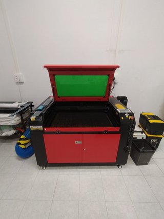 Máquina Grabado Láser con Enfriadora