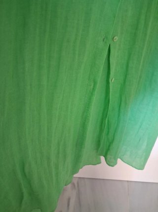 longue chemise avec manches longues .