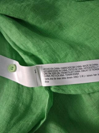 longue chemise avec manches longues .