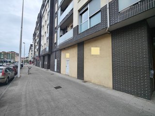 Local comercial en alquiler en Covadonga - Campuzano - Ciudad Vergel en Torrelavega
